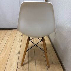 イームズ風 シェルチェア リプロダクト ダイニングチェア 北欧 おしゃれ インテリア ホワイト 木脚 【糸島市内 送料無料】250901-10の画像