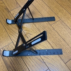 パソコンスタンド ダイソーの画像