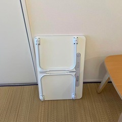 折りたたみテーブルの画像