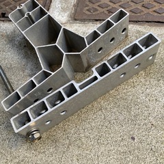 アンテナ取付固定器具 用途不明 ベランダ取り付け器具 シルバーの画像