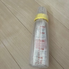 ピジョン スリムタイプ 哺乳瓶（プラスチック製）240ml M乳首付き／新品・外装ビニール破れありの画像