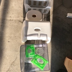 衣装ケース、プラスチック容器、いろいろの画像