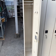 ロッカー  4連  鍵付き  
在庫4点の画像