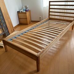 IKEA bed frameの画像