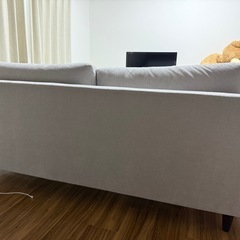 広々使える2人掛けソファオットマン付きの画像