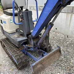 三菱製のミニ油圧ショベル（ミニユンボ）MM08B の画像