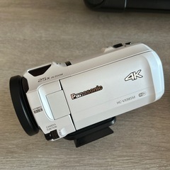 ビデオカメラ パナソニック4K  三脚とパッテリー2個　 　　　の画像