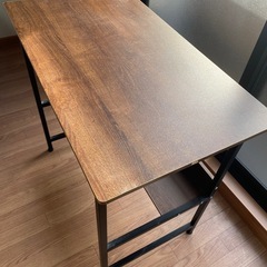 オフィス用机と椅子の画像