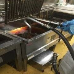 【清掃スタッフ募集】スーパーの厨房内／夕方短時間×週2-3日程度／WワークOK／未経験者歓迎の画像