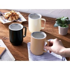 【新品未開封】 蓋付きマグカップ400ml ブラック　 の画像