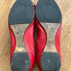 赤いリボン付き　ATALITX ローヒールパンプス 23.0の画像