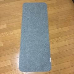 無地のシンプルなキッチンマットの画像