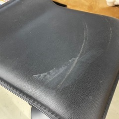 カウンターチェア 座面に傷あり ブラック 中古の画像