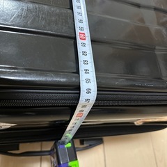 片開きタイプのスーツケースの画像
