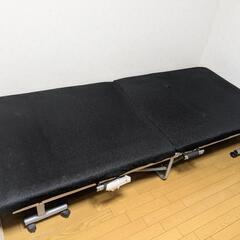 折りたたみ簡易ベッドの画像