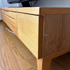 テレビボードの画像