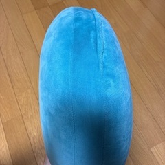 ブルーの丸いクッションの画像