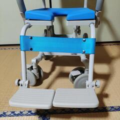 くるくるチェアー  入浴用車椅子  シャワーキャリーの画像