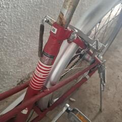 子供用赤色自転車の画像