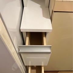 隙間収納棚の画像