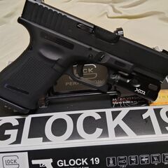 Glock G19 Gen4 +Surefire Xc1の画像