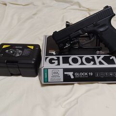 Glock G19 Gen4 +Surefire Xc1の画像