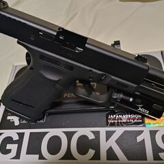 Glock G19 Gen4 +Surefire Xc1の画像