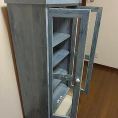 カントリー風キャビネットの画像