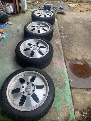 ハイエースホイール