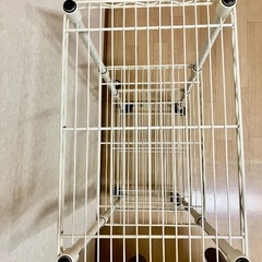 シンプルデザイン ホワイト ワイヤーワゴン キャリーワゴン 隙間収納の画像