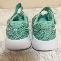 ほぼ未使用　Nike ミントグリーン ベビーシューズ　15.5cmの画像