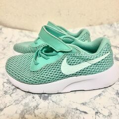 ほぼ未使用　Nike ミントグリーン ベビーシューズ　15.5cmの画像