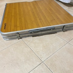 キャンプ用テーブルの画像