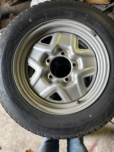 ジムニー純正ホイールとタイヤ5本(175/80R16)のセット　半径15km以内なら配達致します。