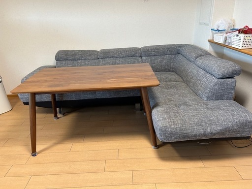 ダイニングテーブルとソファーセット