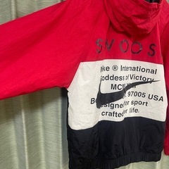 ナイキ ナイロンジャケット バックロゴ 撥水 メッシュ裏地 NIKE ジャケット サイズM 赤　黒　白 SWOOSH JACKETの画像