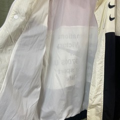 ナイキ ナイロンジャケット バックロゴ 撥水 メッシュ裏地 NIKE ジャケット サイズM 赤　黒　白 SWOOSH JACKETの画像