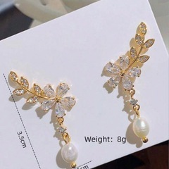 新品未使用　ピアス　葉っぱ　レディース　結婚式　花嫁　ブライダル　デートの画像