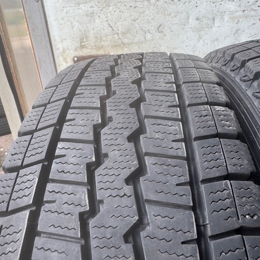 バリ山 DUNLOP ダンロップ SV01 195/80R15 107/105L LT スタッドレス 
