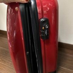 赤いキャリーケース　差し上げますの画像