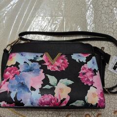 未使用タグ付き　花柄ショルダーバッグ　黒　の画像