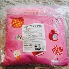 【新品未使用】 サンリオあたりくじキティ　⑩スクエアクッション　赤の画像