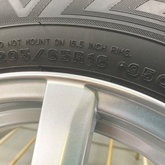 バリ山★205/65R16 ウインターマックス　WM03　ヤリスクロス　新型セレナ　C28 セレナ　安心の調整済み　即装着可能の画像