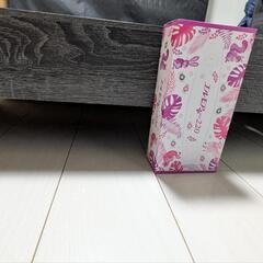 ベッドクイーンベッドフレーム　コンセント付き高さ調節可能LEDライト付き　棚ありの画像