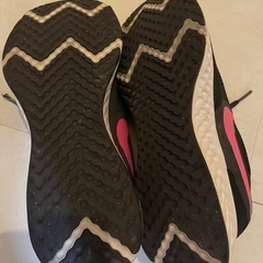 中古🌺✨NIKE スニーカー黒　23.5㎝の画像