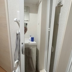鏡付きシェルフの画像