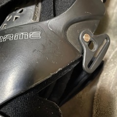 LEATT X-FRAME ニーブレース モトクロス カーボン 左右セットの画像