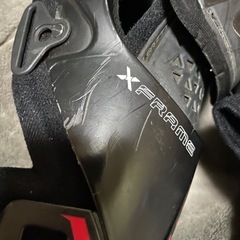 LEATT X-FRAME ニーブレース モトクロス カーボン 左右セットの画像