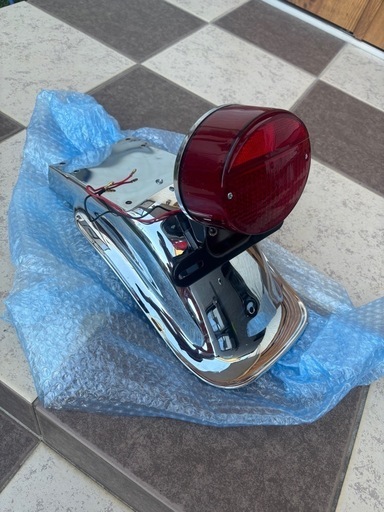 9月中まで！　ゼファー４００／Χ　Ｚ２仕様　リア　メッキ　鉄フェンダー＋Ｚ２テールランプ　赤