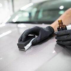 中古車販売スタッフの画像